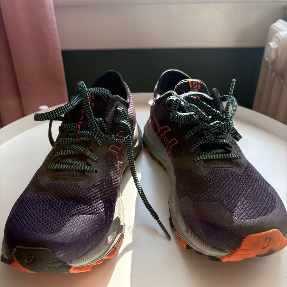 Like NEW ASICS GEL-Excite Trail